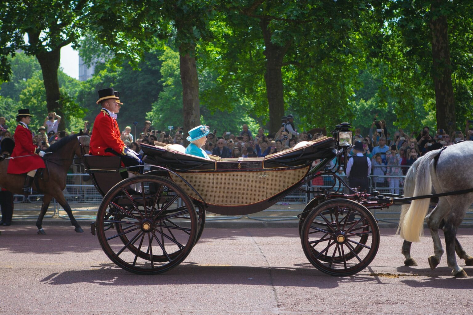 Queen Elizabeth 2 in a horse-drawn carriage